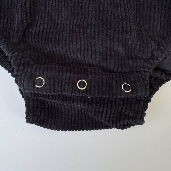 Kate Quinn Corduroy Ruffle Bubble Romper | Button Front & Snaps | Blac | 18–24M - Picture 6 of 7